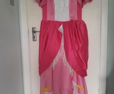 Princess peach cosplay