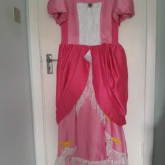 Princess peach cosplay
