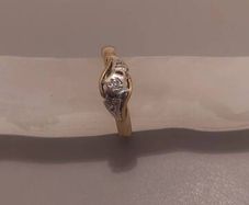 9 ct diamond ring