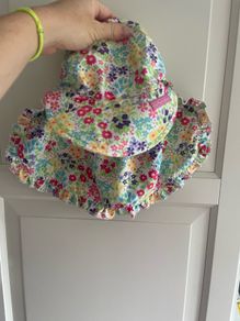 Jojo maman Bebe floral sun hat with neck flap age 2-3