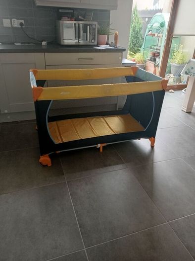 Hauck travel cot