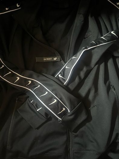 Nike Tracksuit Top jacket size xl two pockets with zippers and two pockets inside