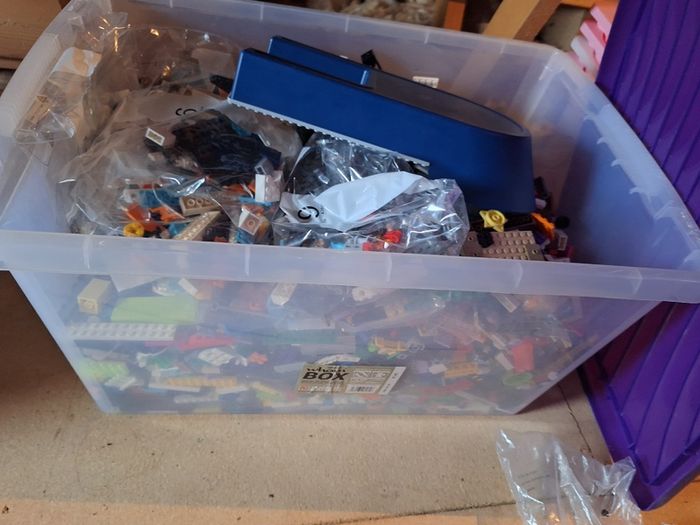 Lego 54 litre box of lego. 50 euro.