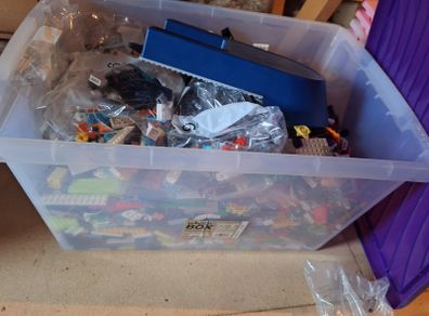 Lego 54 litre box of lego. 50 euro.
