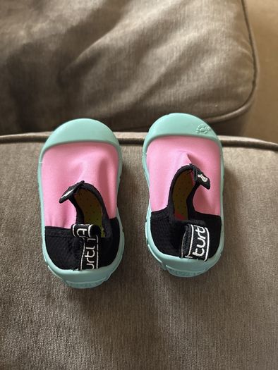 socks in a shell size 18-24 months