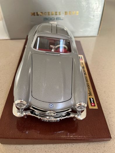 Mercedes 300 SL Gullwing extremely rare Dealer Model 1/18