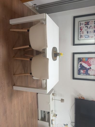 White extendable dining table