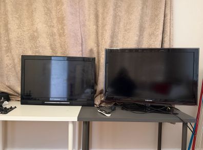 2 TVs for sale 37" Samsung + 32" NordMende (with wall mount)