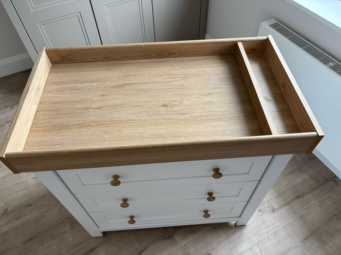 Mama's & Papa's Chest of Drawers w/ baby changer
