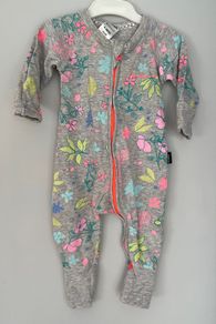 Bonds girls Daydream grey Floral Pink zip wondersuit size 0-3 months very good condition