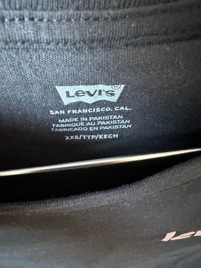 Levi's women ladies t-shirt, mint condition