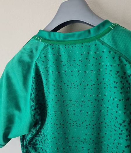 2018-20 Canterbury ireland rugby shirt Size large in good condition