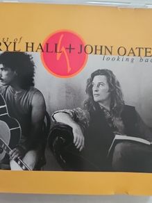 Daryl Hall + john Oates - Looking Back. The Best Of.