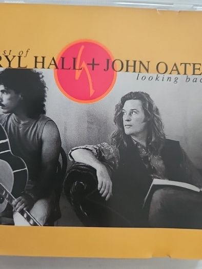 Daryl Hall + john Oates - Looking Back. The Best Of.