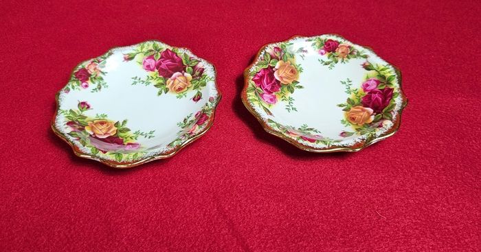 2 Royal Albert OLD COUNTRY ROSES Petit Four Plates