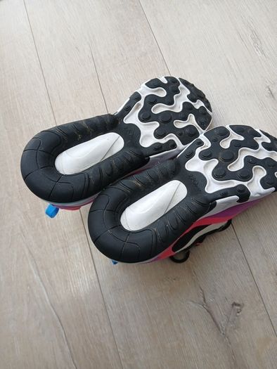 Nike 270