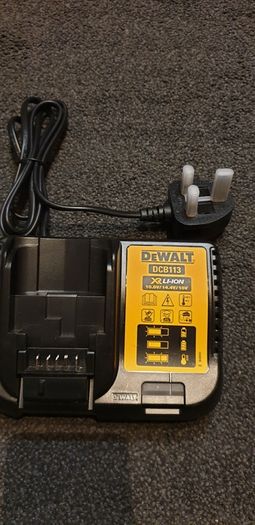 DeWalt charger DCB113