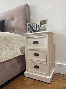 Elegant Bedside Tables in Solid Mahogany. Set of Two. Perfect conditions.