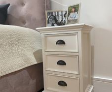 Elegant Bedside Tables in Solid Mahogany. Set of Two. Perfect conditions.