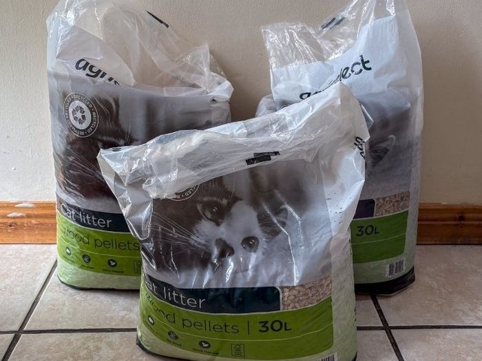 70 Litres of Agriselect Wood Pellet Recycled Non Clumping Wood Cat Litter