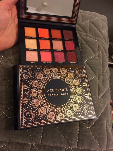 Ace beaute scarlet dusk palette