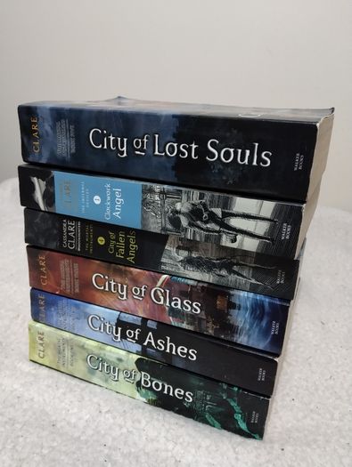 Cassandra Clare Shadowhunter city of bones story Books