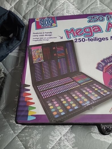250 Piece Mega Art Set