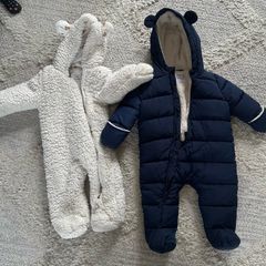 2 Baby puffer jackets 6-9 months