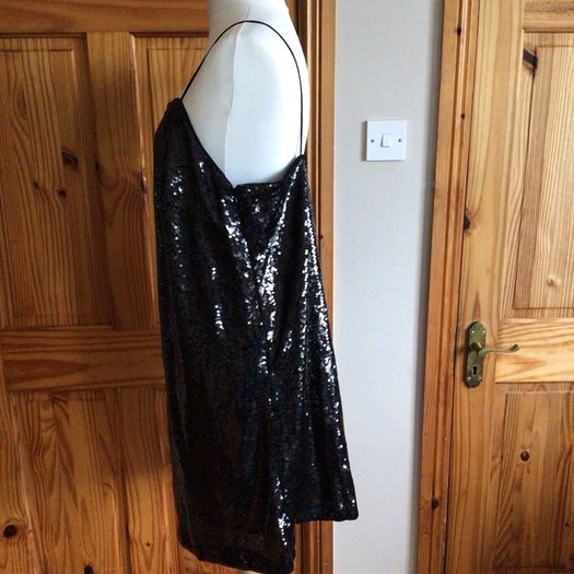 BNWTS H&M Ladies Festive Black Sparkly Sequin Evening wear party Dress  Size XL  Includes postage