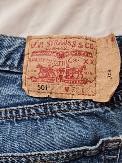 levis 501 Size 32/34 button fly in excellent condition