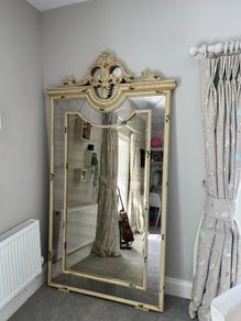 Floor standing mirror