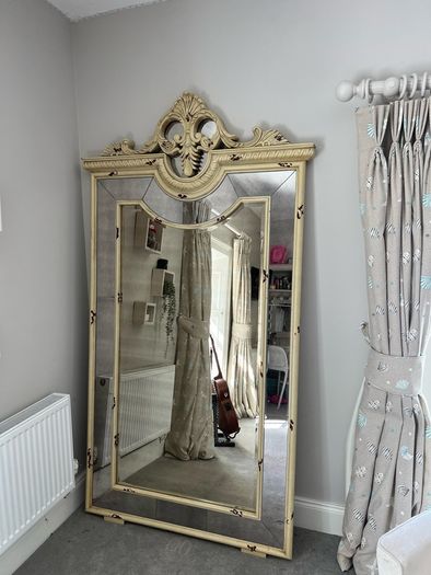Floor standing mirror