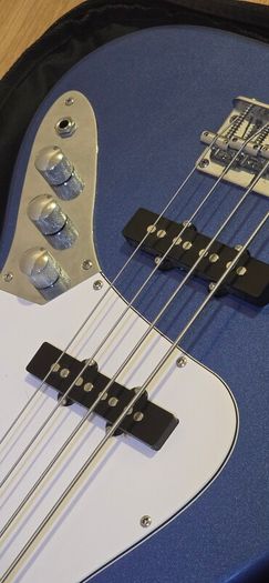 Bass Harley Benton, Jazz style, as new