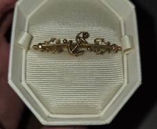 9ct Gold Anchor Bar Brooch