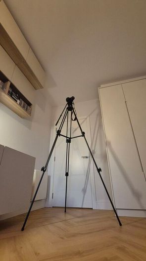 Heavy Duty Camera Tripod - Up to 1.8m - Perfect Condition