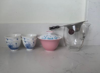 Chinese Gongfu Tea Set : Porcelain Gaiwan & Cups with Glass Fairness Pitcher (Excellent Condition)
