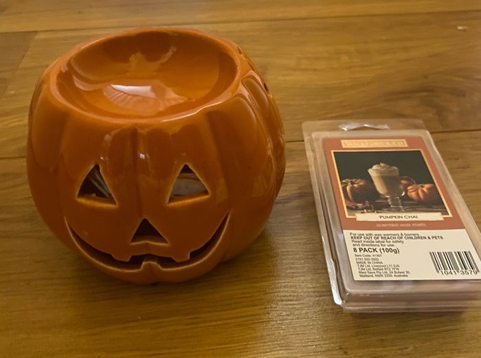 Pumpkin Wax Burner and Pumkin Chai Wax Melts