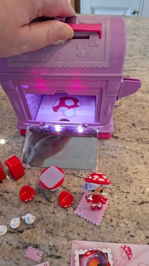 Vivid  Secret Findees Magic Mailbox - Red