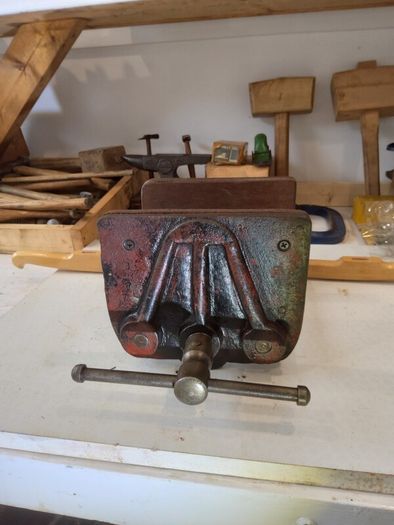 carpenters  vice.