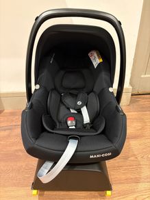 Maxi Cosi Baby Car seat and isofix base