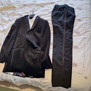 Boys suit black velvet size 13-14 yrs old