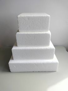 Square display / dummy cakes