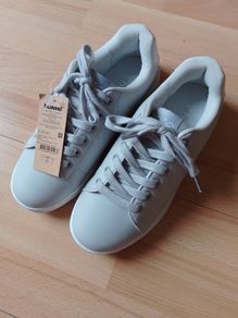 Hummel trainers - size UK 4