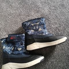 kids winter shoes/boots. Size 31/13