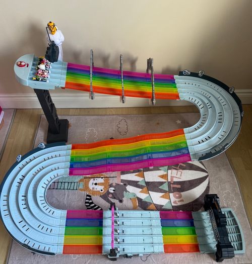 Hot Wheels Mario Kart Rainbow Road Raceway Set
