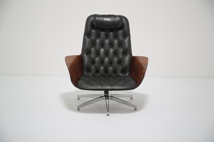 Mid-Century Sculpted Walnut Mr. Chair Lounge Chair by George Mulhauser for Plycraft, 1960s