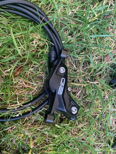 Pair SRAM G2R hydraulic mtb brakes