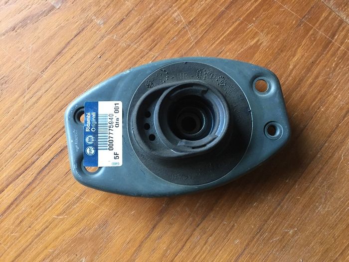 Top Shock Mount Front (Fiat Punto 176)