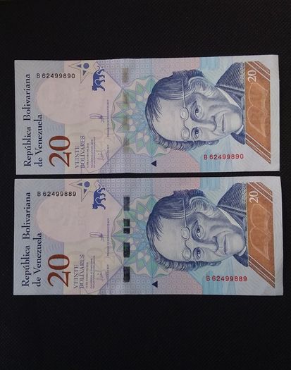 Venezuela - Pair of Consecutive Numbered 20 Bolivares Banknotes UNC
