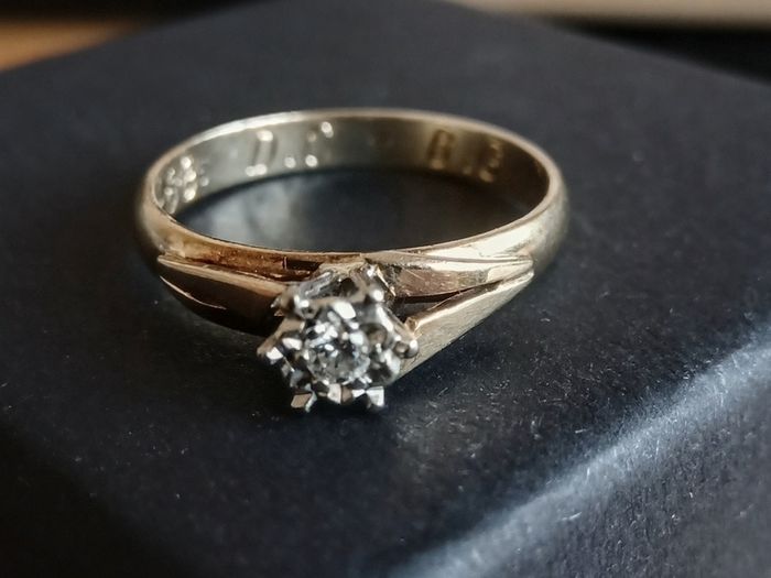 Vintage 9ct gold diamond solitaire ring size K